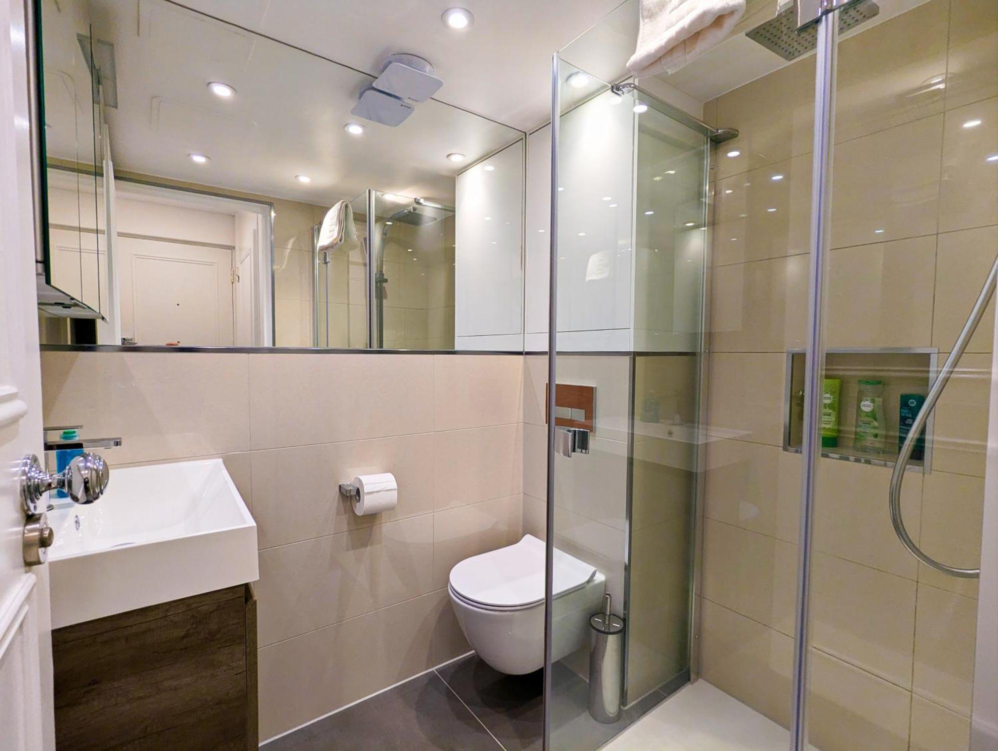 Modern 1 Bedroom Apartment In Kensington Londra Exterior foto